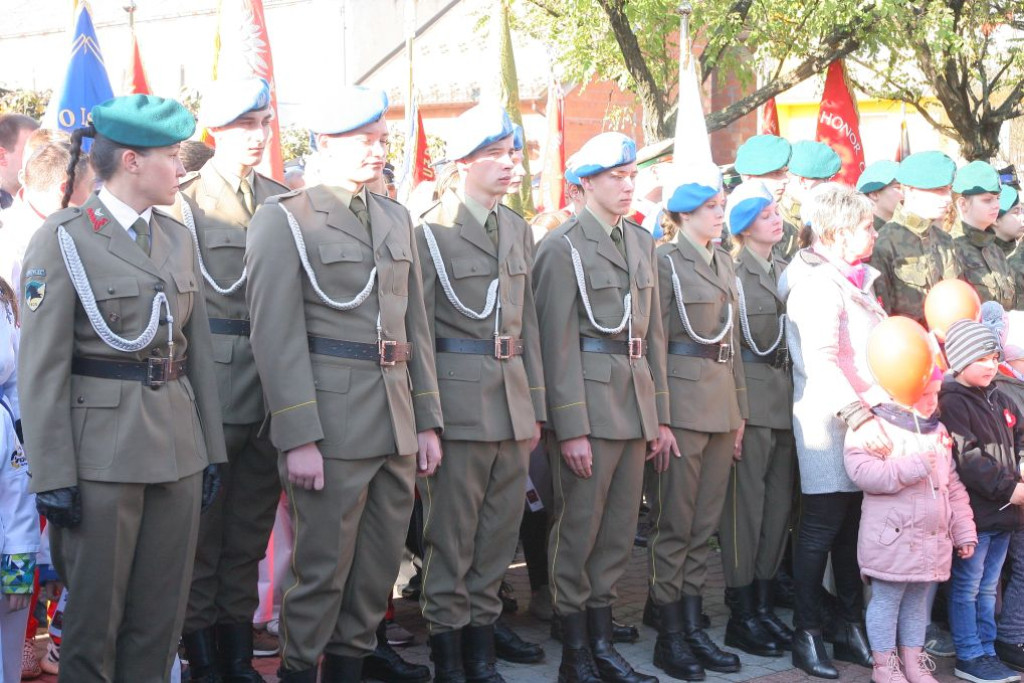 W wielkim pochodzie świętowano Dzień Niepodległości w Końskich [Fotorelacja]