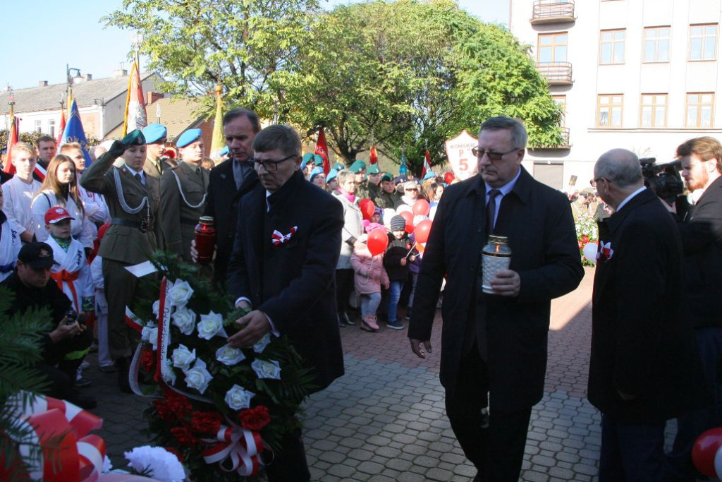 W wielkim pochodzie świętowano Dzień Niepodległości w Końskich [Fotorelacja]