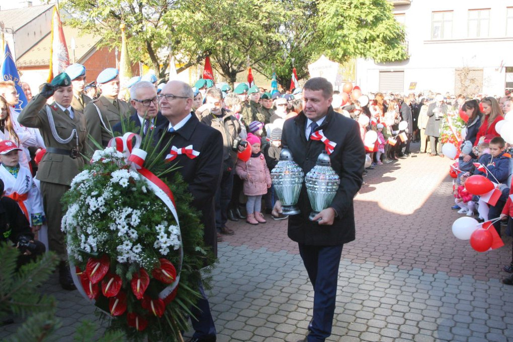 W wielkim pochodzie świętowano Dzień Niepodległości w Końskich [Fotorelacja]