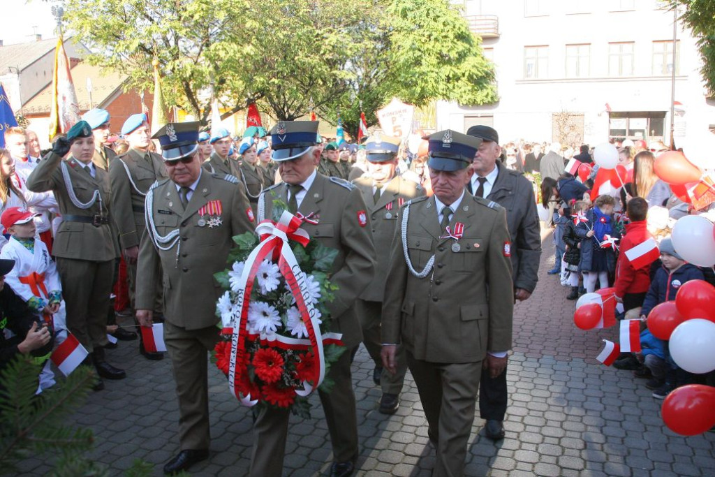 W wielkim pochodzie świętowano Dzień Niepodległości w Końskich [Fotorelacja]