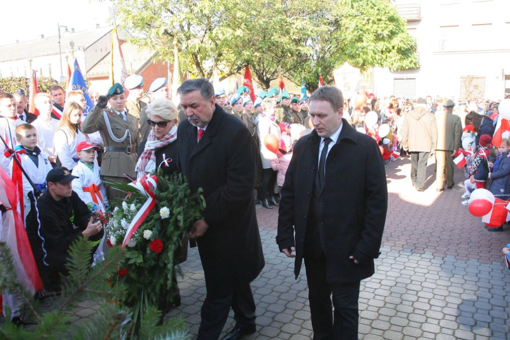 W wielkim pochodzie świętowano Dzień Niepodległości w Końskich [Fotorelacja]