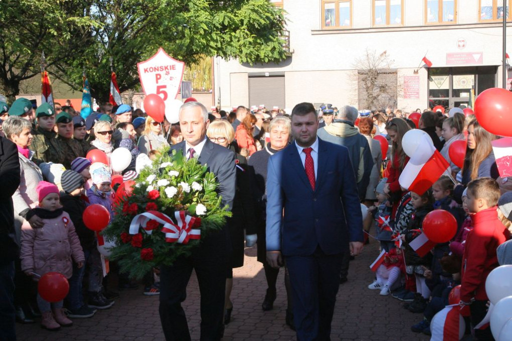 W wielkim pochodzie świętowano Dzień Niepodległości w Końskich [Fotorelacja]