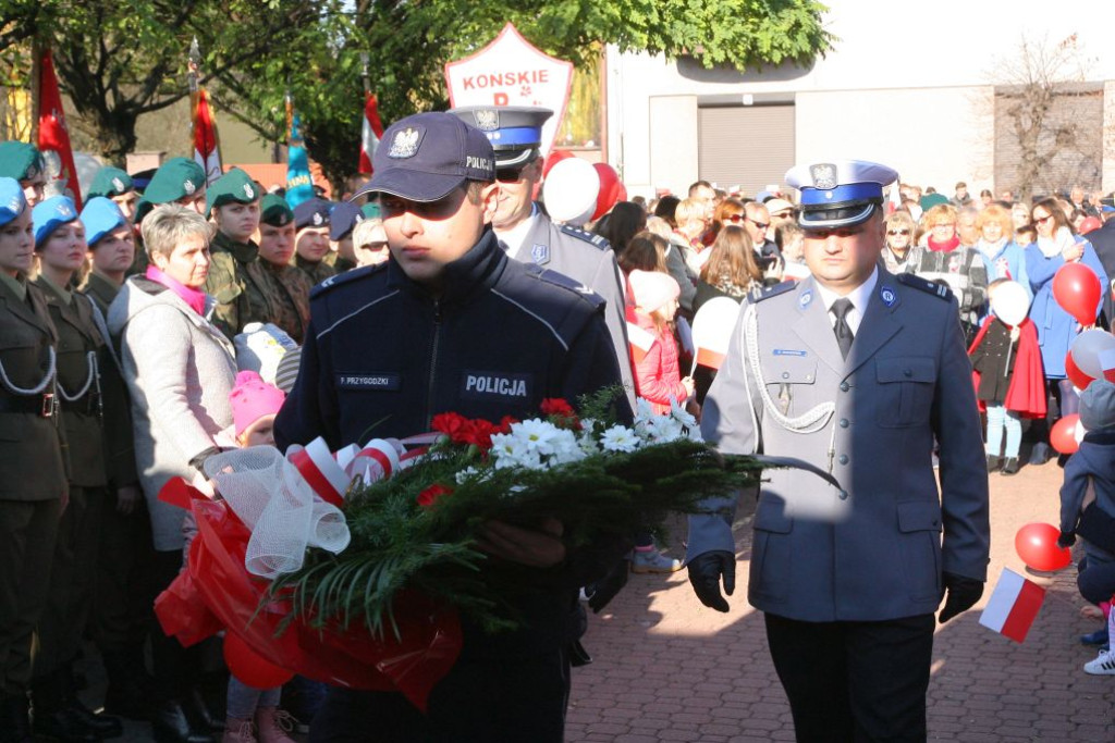 W wielkim pochodzie świętowano Dzień Niepodległości w Końskich [Fotorelacja]