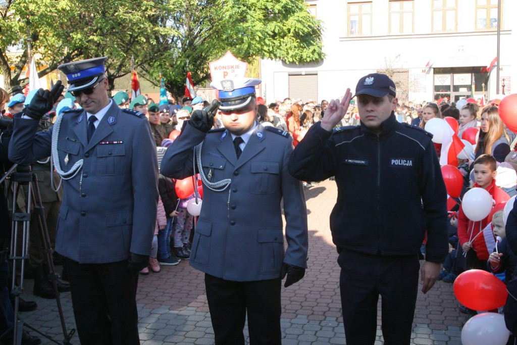W wielkim pochodzie świętowano Dzień Niepodległości w Końskich [Fotorelacja]