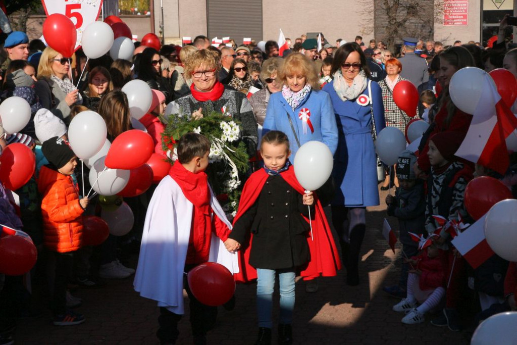 W wielkim pochodzie świętowano Dzień Niepodległości w Końskich [Fotorelacja]