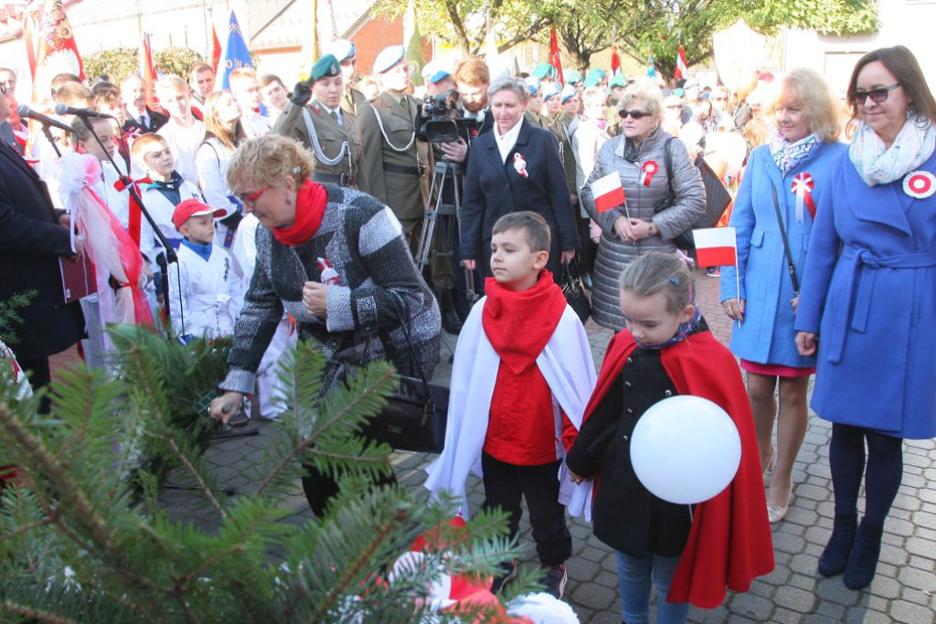 W wielkim pochodzie świętowano Dzień Niepodległości w Końskich [Fotorelacja]