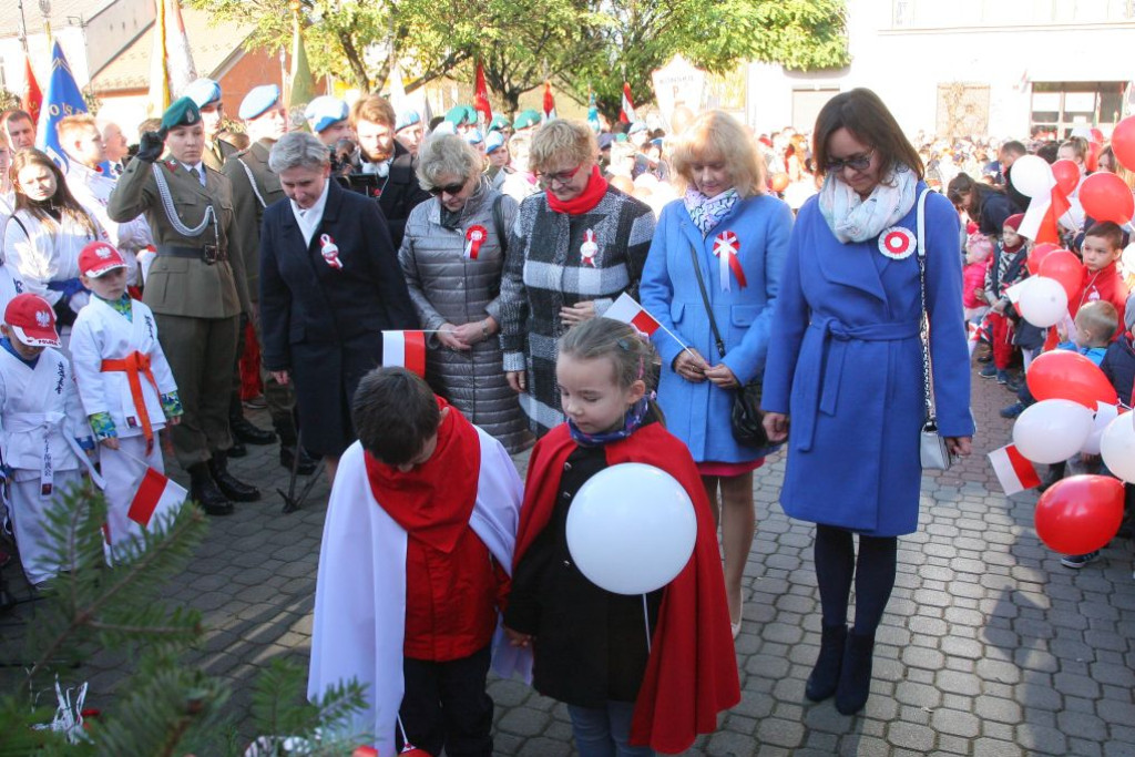W wielkim pochodzie świętowano Dzień Niepodległości w Końskich [Fotorelacja]