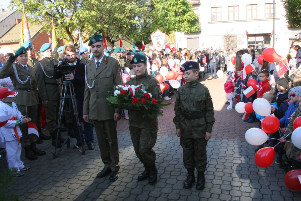 W wielkim pochodzie świętowano Dzień Niepodległości w Końskich [Fotorelacja]