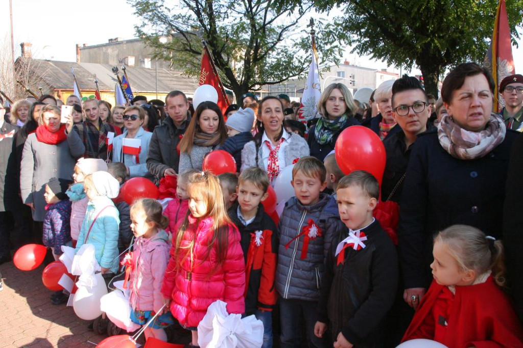 W wielkim pochodzie świętowano Dzień Niepodległości w Końskich [Fotorelacja]