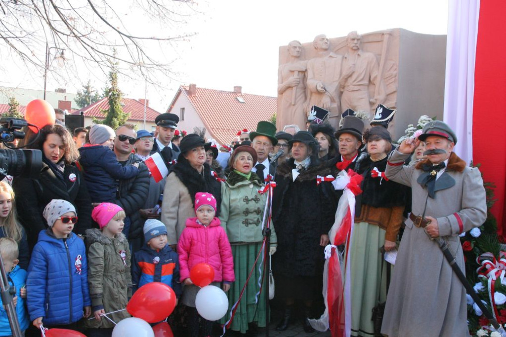 W wielkim pochodzie świętowano Dzień Niepodległości w Końskich [Fotorelacja]