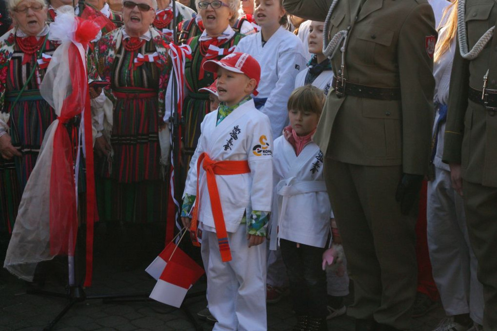 W wielkim pochodzie świętowano Dzień Niepodległości w Końskich [Fotorelacja]