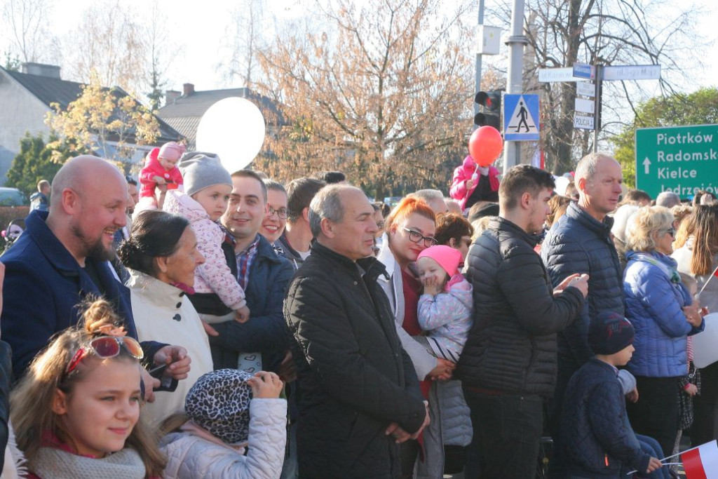 W wielkim pochodzie świętowano Dzień Niepodległości w Końskich [Fotorelacja]