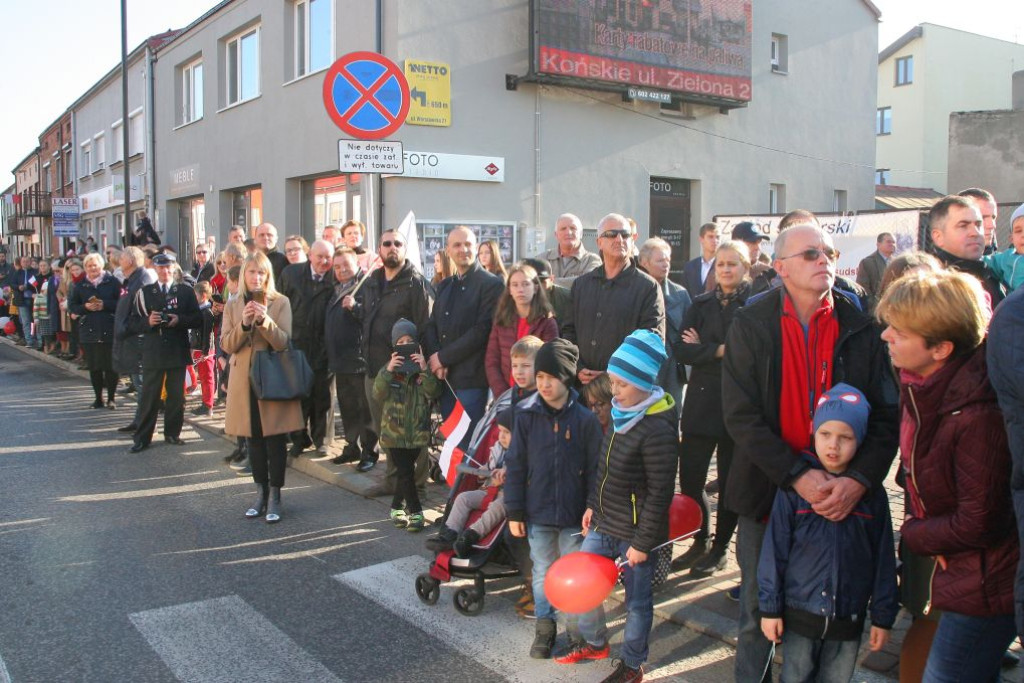 W wielkim pochodzie świętowano Dzień Niepodległości w Końskich [Fotorelacja]