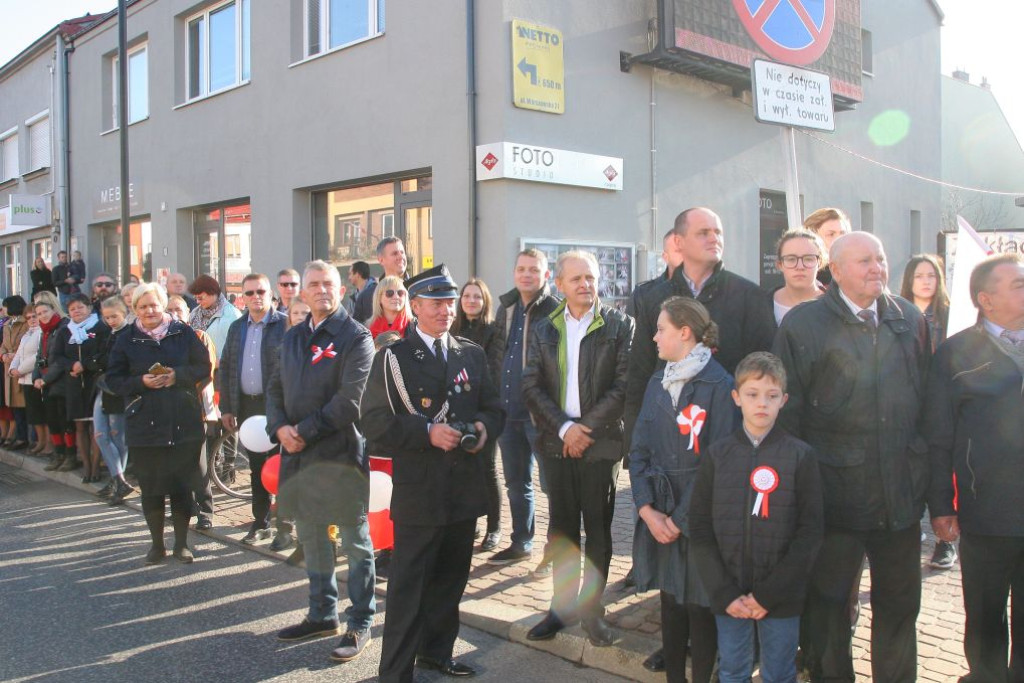 W wielkim pochodzie świętowano Dzień Niepodległości w Końskich [Fotorelacja]