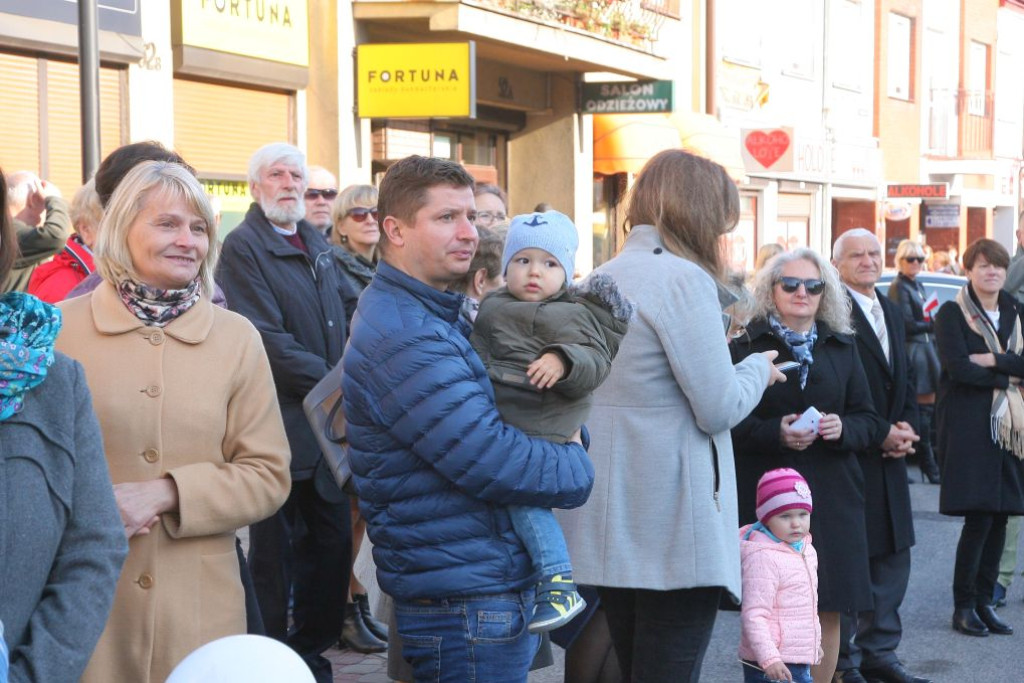 W wielkim pochodzie świętowano Dzień Niepodległości w Końskich [Fotorelacja]
