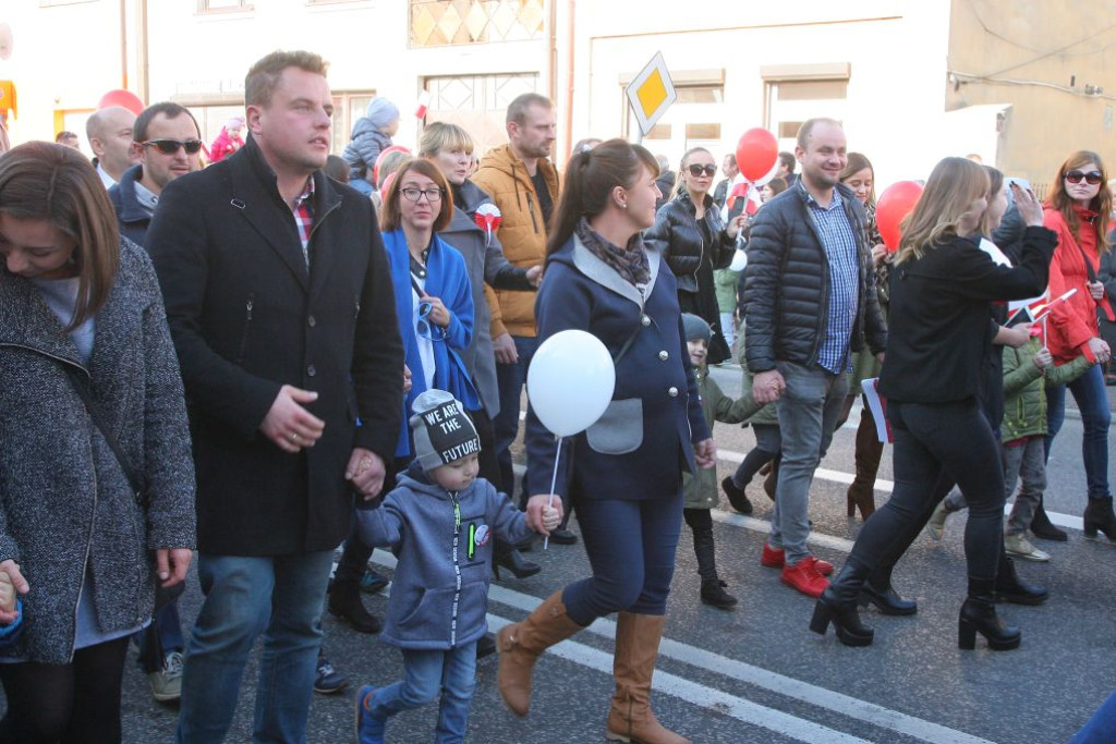 W wielkim pochodzie świętowano Dzień Niepodległości w Końskich [Fotorelacja]