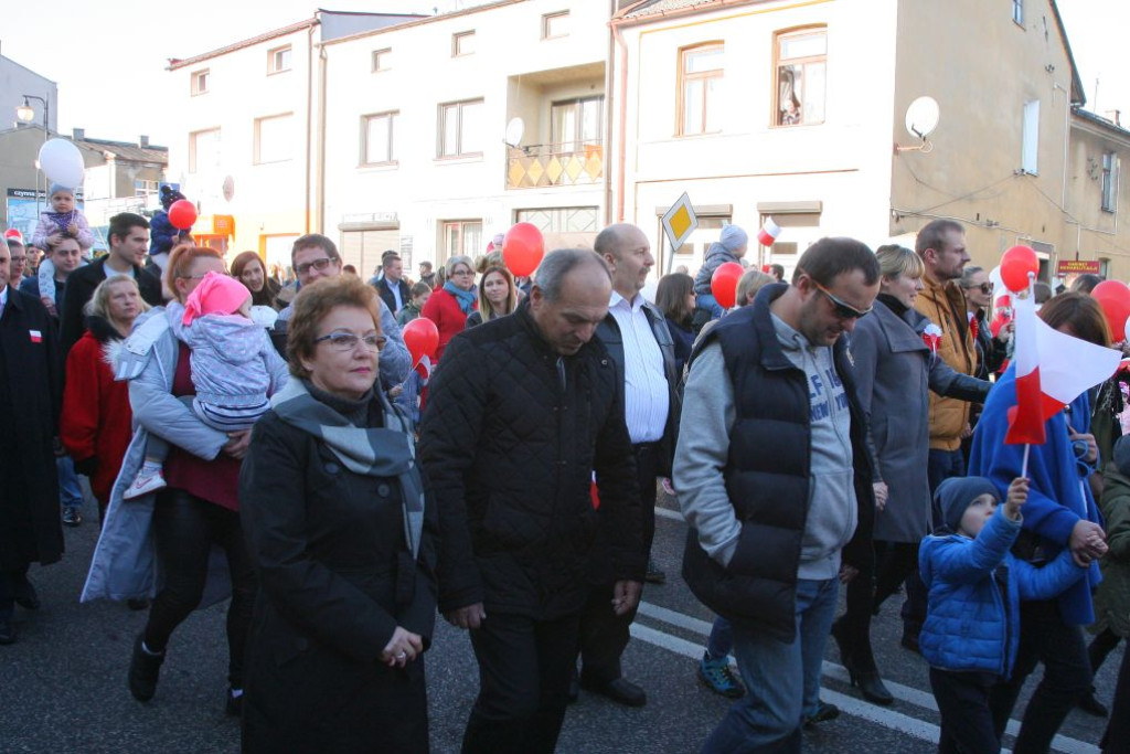 W wielkim pochodzie świętowano Dzień Niepodległości w Końskich [Fotorelacja]