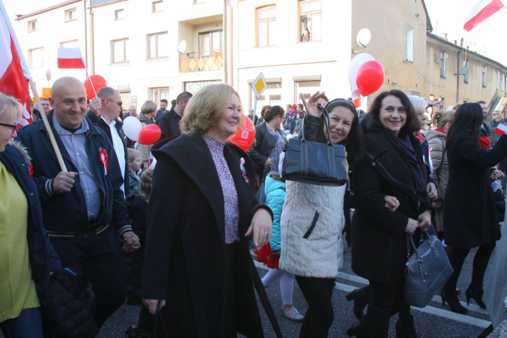 W wielkim pochodzie świętowano Dzień Niepodległości w Końskich [Fotorelacja]