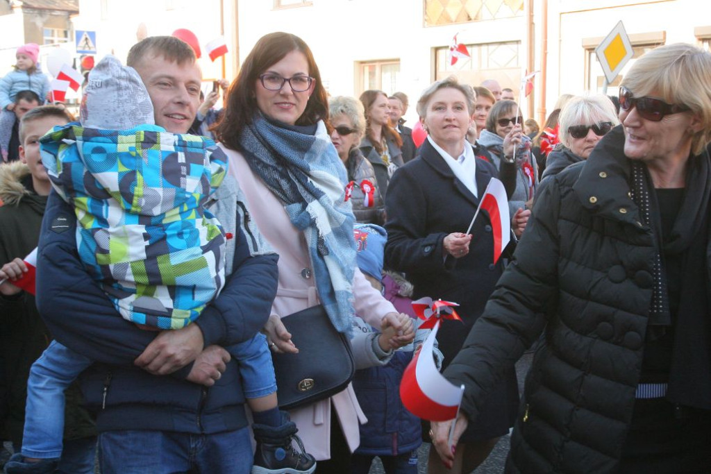 W wielkim pochodzie świętowano Dzień Niepodległości w Końskich [Fotorelacja]