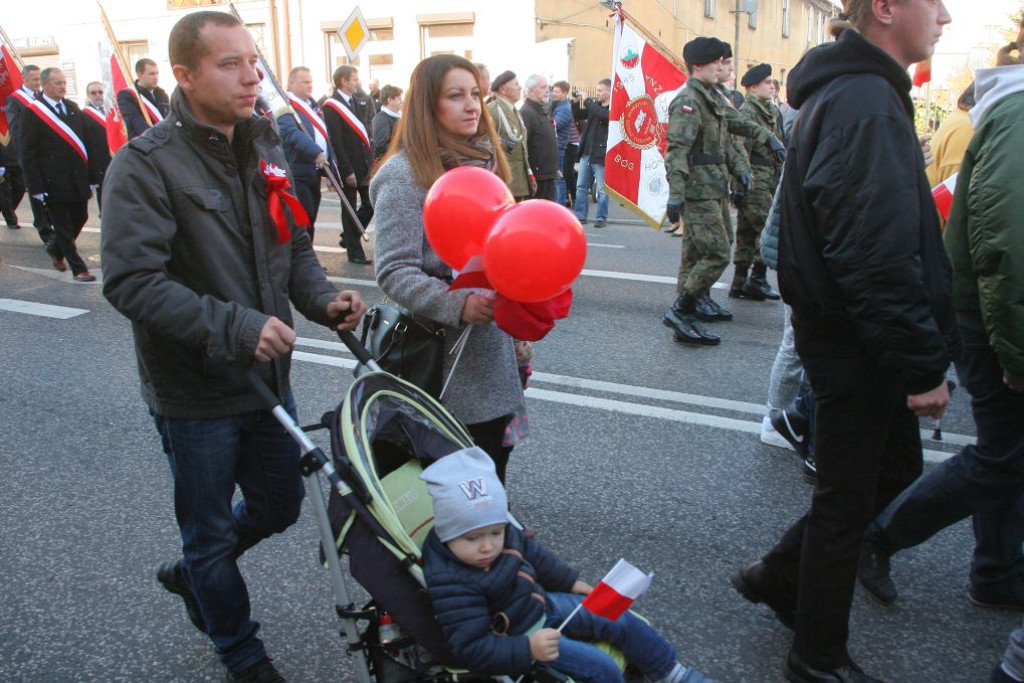 W wielkim pochodzie świętowano Dzień Niepodległości w Końskich [Fotorelacja]