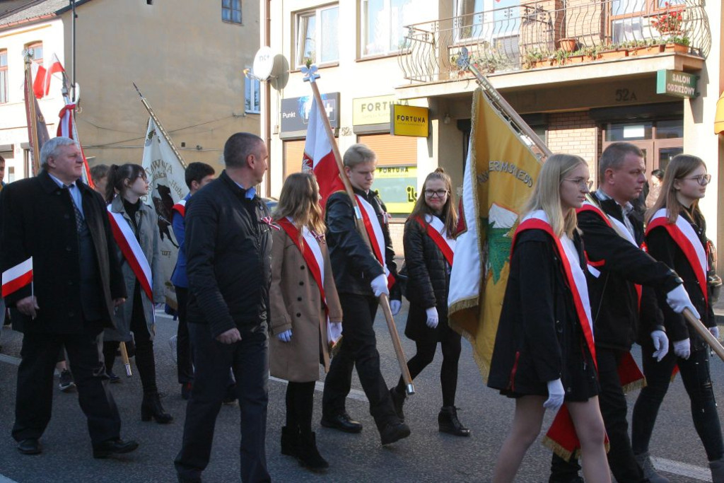 W wielkim pochodzie świętowano Dzień Niepodległości w Końskich [Fotorelacja]