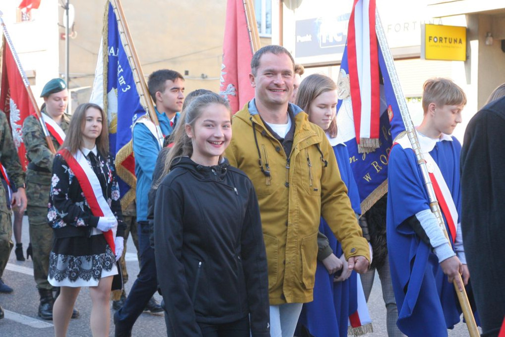 W wielkim pochodzie świętowano Dzień Niepodległości w Końskich [Fotorelacja]