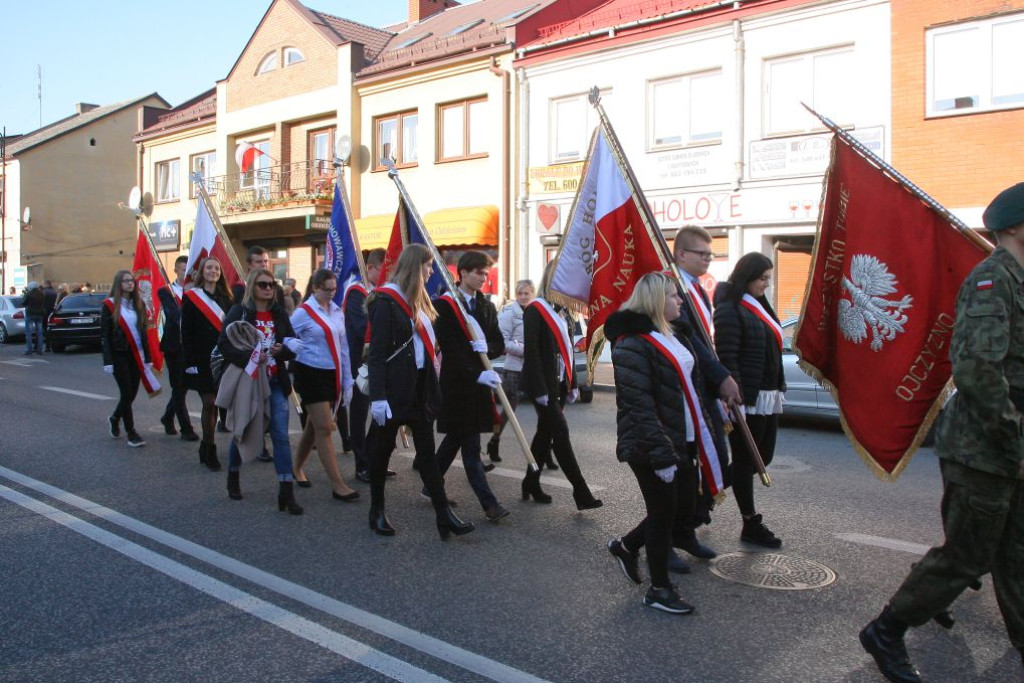 W wielkim pochodzie świętowano Dzień Niepodległości w Końskich [Fotorelacja]