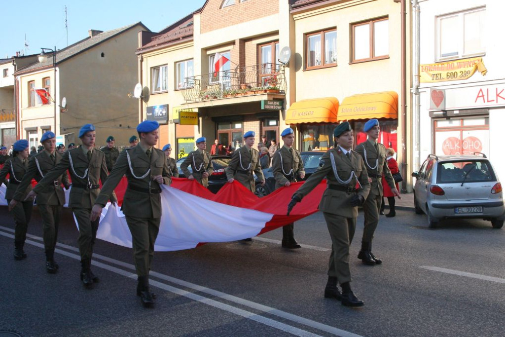 W wielkim pochodzie świętowano Dzień Niepodległości w Końskich [Fotorelacja]