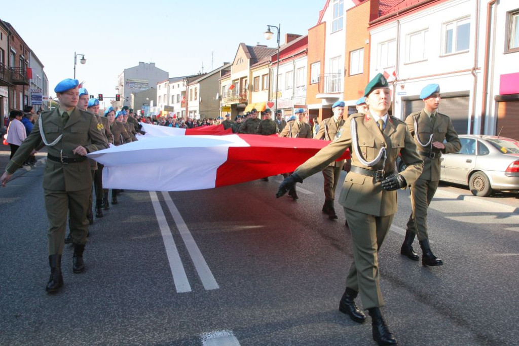 W wielkim pochodzie świętowano Dzień Niepodległości w Końskich [Fotorelacja]