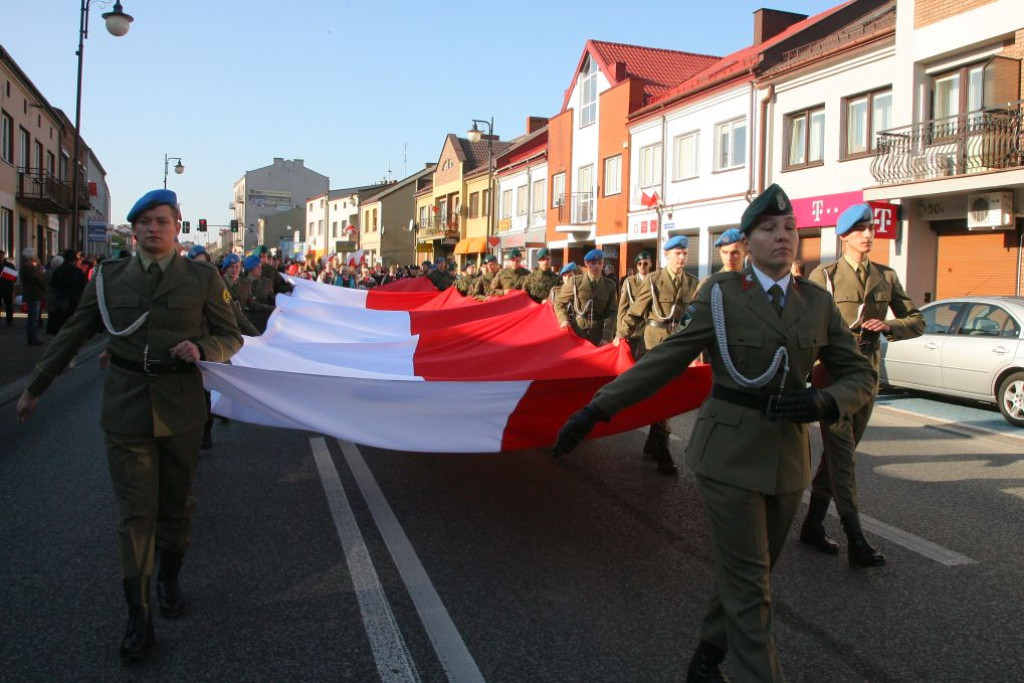 W wielkim pochodzie świętowano Dzień Niepodległości w Końskich [Fotorelacja]