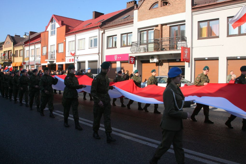 W wielkim pochodzie świętowano Dzień Niepodległości w Końskich [Fotorelacja]