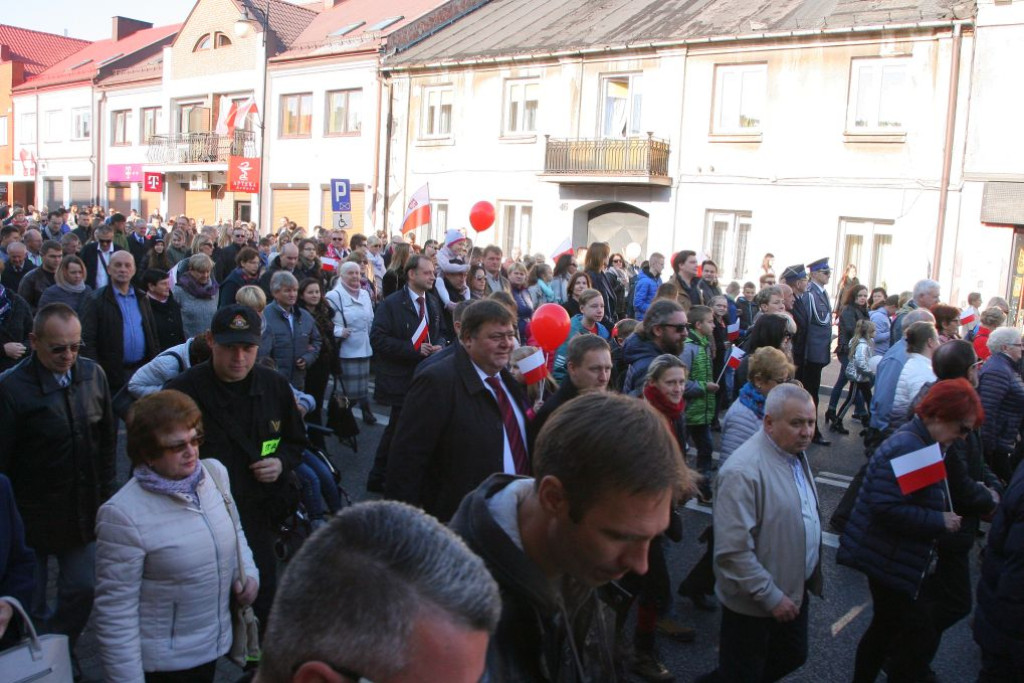 W wielkim pochodzie świętowano Dzień Niepodległości w Końskich [Fotorelacja]