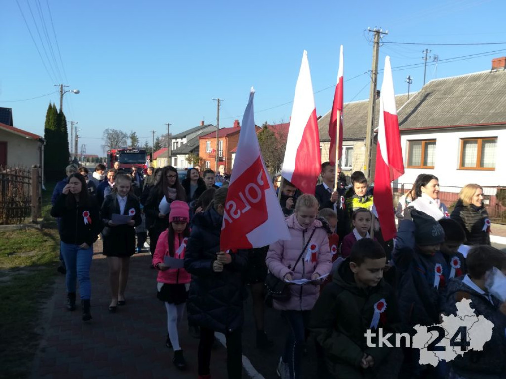 Niepodległościowy pochód w Czermnie [zdjęcia]