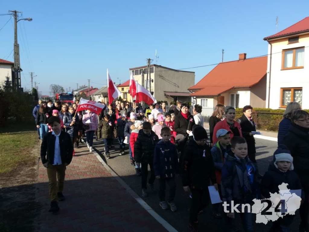Niepodległościowy pochód w Czermnie [zdjęcia]