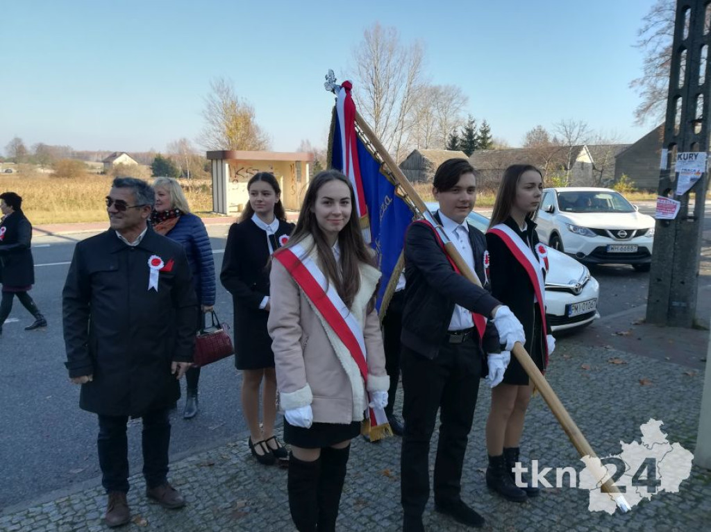 Niepodległościowy pochód w Czermnie [zdjęcia]