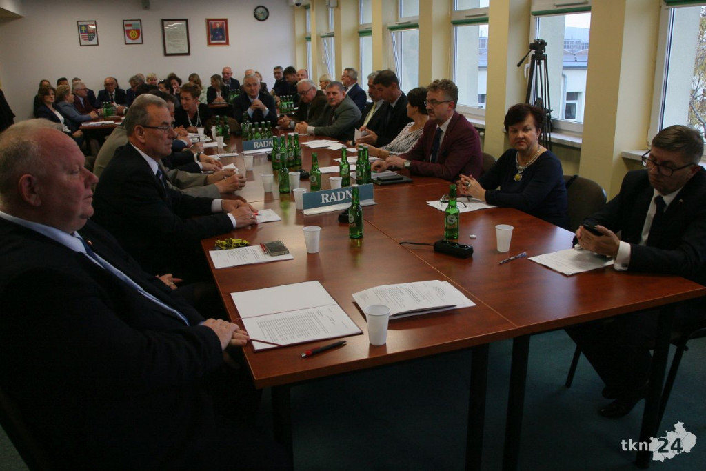 Radni powiatowi ostatni raz spotkali się w tej kadencji [wideo, zdjęcia]