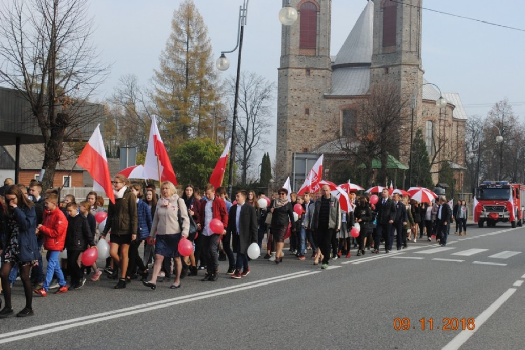 Uroczyście obchodzono Święto Niepodległości w Fałkowie [zdjęcia]