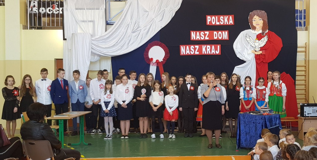 Szkoła Podstawowa w Królewcu świętowała 100-lecie niepodległości [zdjęcia]