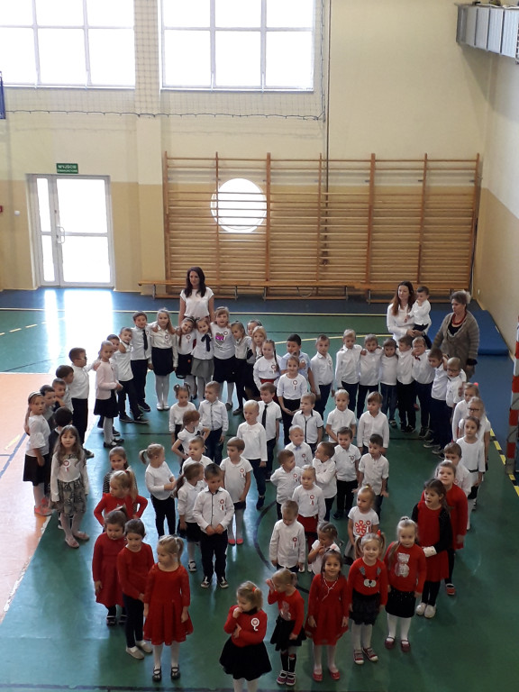 Szkoła Podstawowa w Królewcu świętowała 100-lecie niepodległości [zdjęcia]