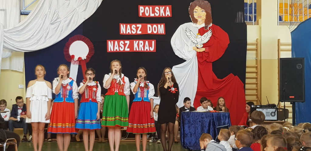 Szkoła Podstawowa w Królewcu świętowała 100-lecie niepodległości [zdjęcia]