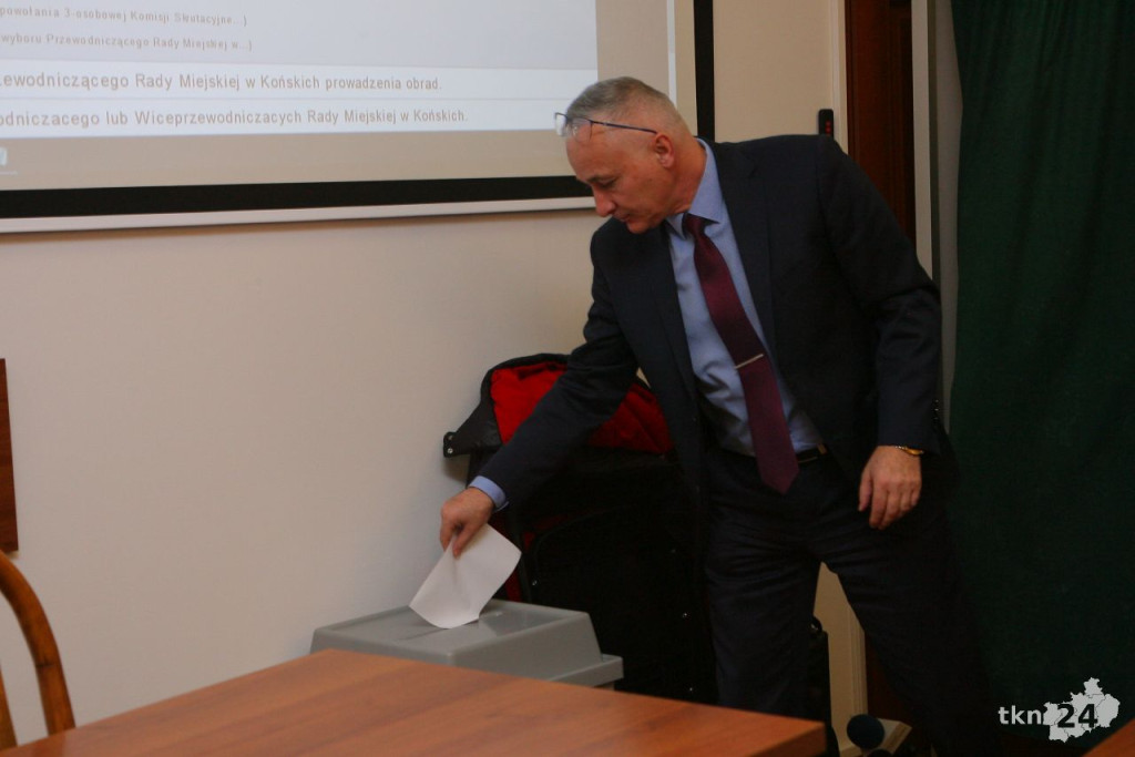 Relacja wideo: I sesja Rady Miasta i Gminy Końskie 2018-23