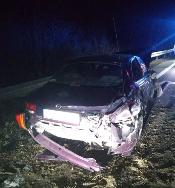 Uderzył w bariery i kompletnie zniszczył auto [zdjęcia]