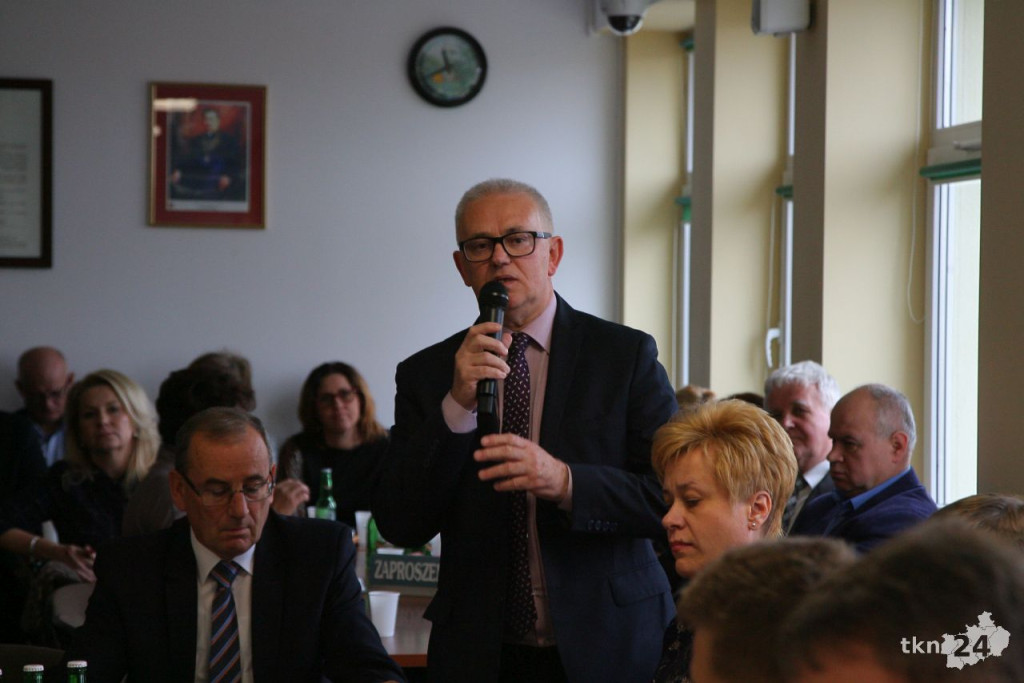 Na żywo: Kto będzie rządził powiatem koneckim? Andrzej Lenart nowym Starostą Koneckim!