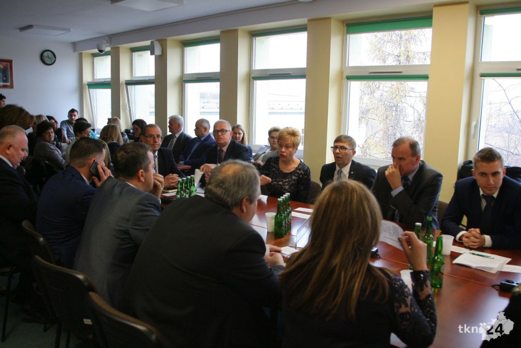 Na żywo: Kto będzie rządził powiatem koneckim? Andrzej Lenart nowym Starostą Koneckim!