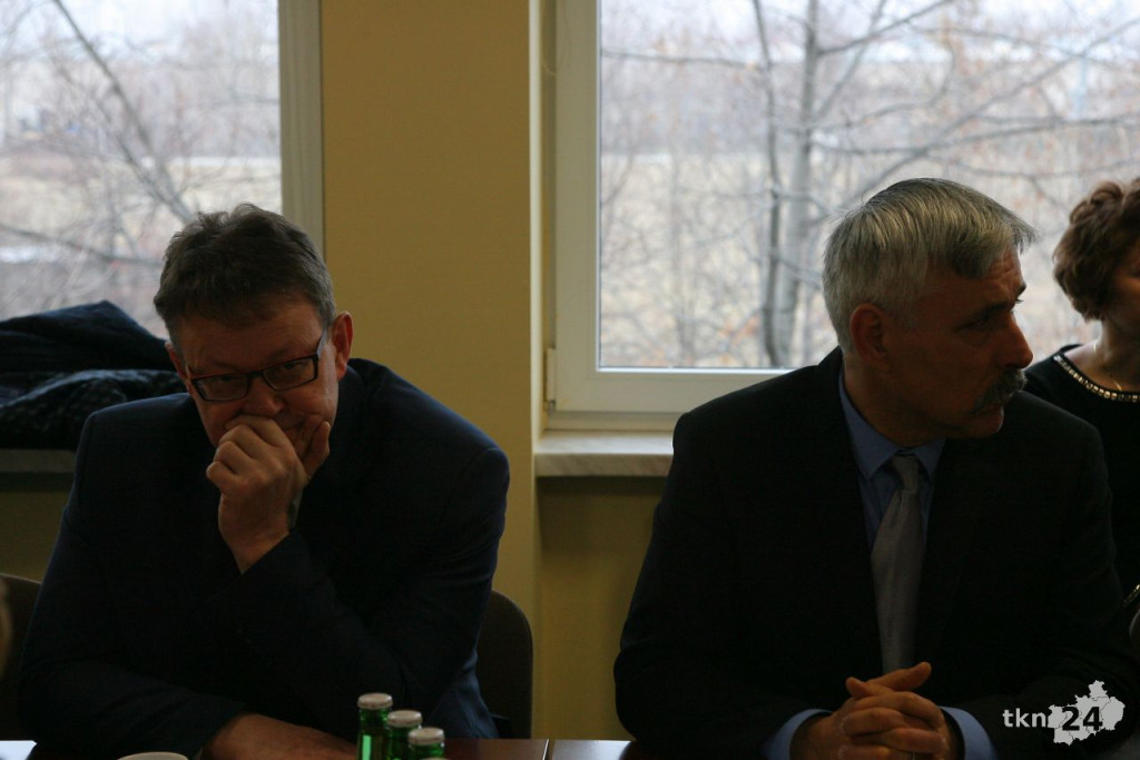 Na żywo: Kto będzie rządził powiatem koneckim? Andrzej Lenart nowym Starostą Koneckim!
