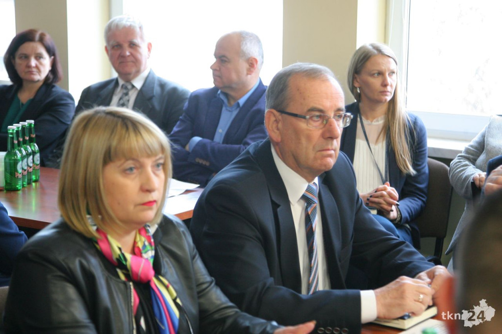 Na żywo: Kto będzie rządził powiatem koneckim? Andrzej Lenart nowym Starostą Koneckim!