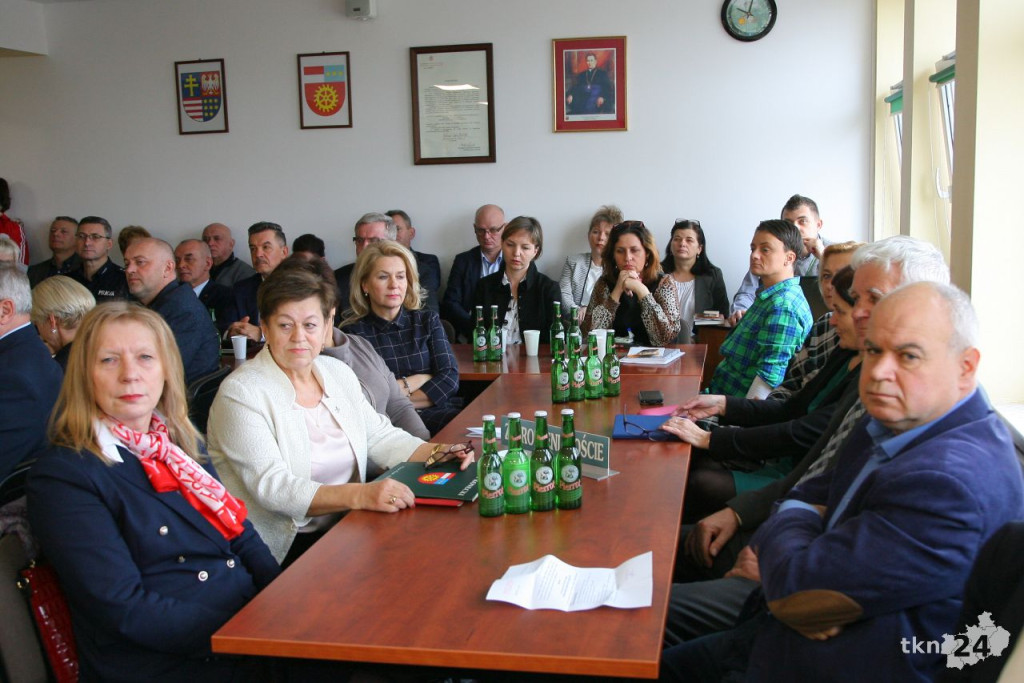 Na żywo: Kto będzie rządził powiatem koneckim? Andrzej Lenart nowym Starostą Koneckim!