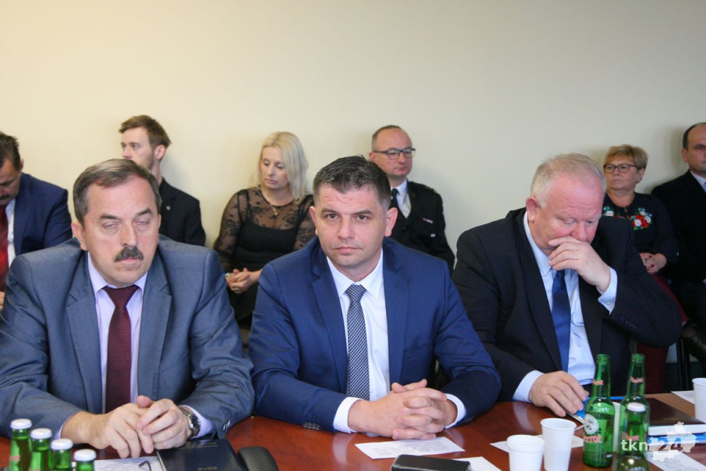 Na żywo: Kto będzie rządził powiatem koneckim? Andrzej Lenart nowym Starostą Koneckim!