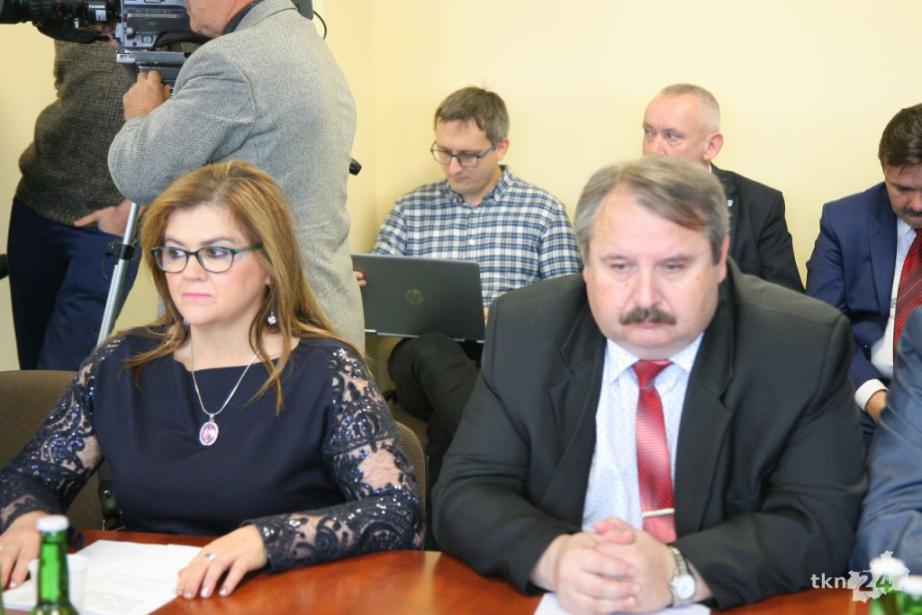 Na żywo: Kto będzie rządził powiatem koneckim? Andrzej Lenart nowym Starostą Koneckim!