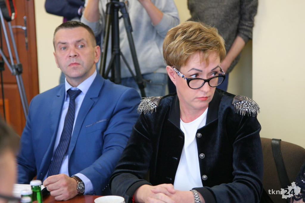 Na żywo: Kto będzie rządził powiatem koneckim? Andrzej Lenart nowym Starostą Koneckim!